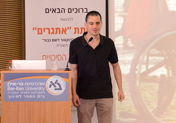A reluctant hero, Oren Almog, who lost five members of his family and his eyesight in a terrorist attack in Haifa in 2003, tells his personal story and how the organization Etgarim-Challenge helped him get back on his feet and win third place in the Blind Sailing International Championship. The talk "Against All Odds" was held under the auspices of the Pinchas Churgin School of Education